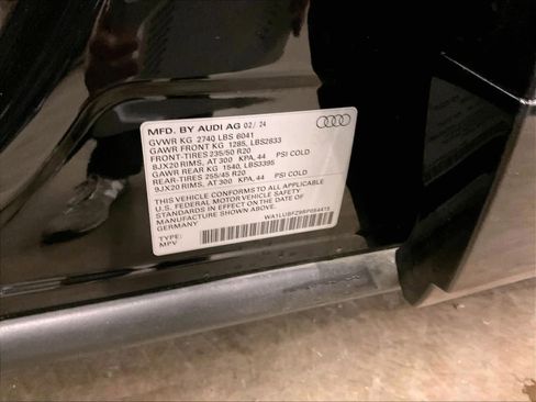 Used 2024 Audi Q4 e-tron Premium Plus w/ Premium Plus image 32