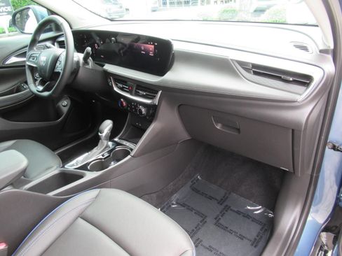 Used 2025 Buick Encore GX Sport Touring w/ Experience Buick Package FWD image 11
