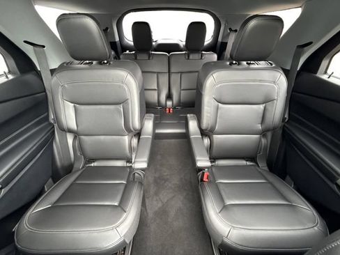 Used 2022 Ford Explorer XLT w/ Equipment Group 202A AWD/4WD image 16