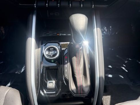 Used 2023 Chevrolet Colorado Z71 w/ Z71 Convenience Package 2 image 17