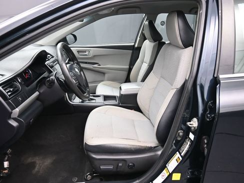 Used 2016 Toyota Camry SE image 18