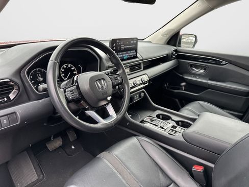 Certified 2025 Honda Pilot Touring image 32