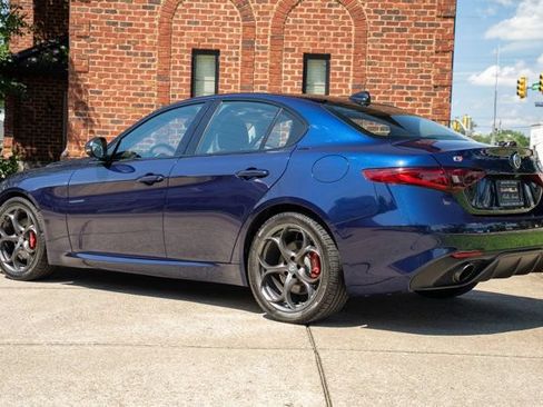 Used 2017 Alfa Romeo Giulia Ti w/ TI 19" Sport Package AWD/4WD image 7