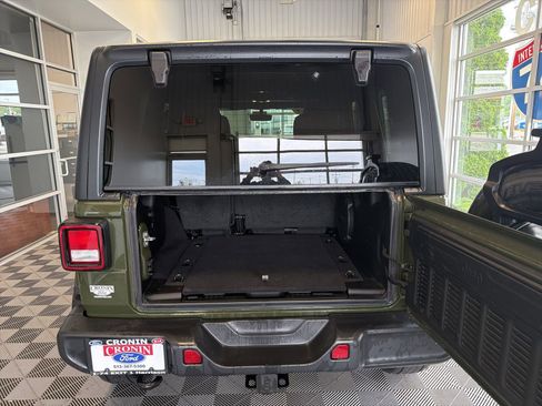 Used 2021 Jeep Wrangler Unlimited Sahara w/ Uconnect 4C Nav & Sound Group AWD/4WD image 11