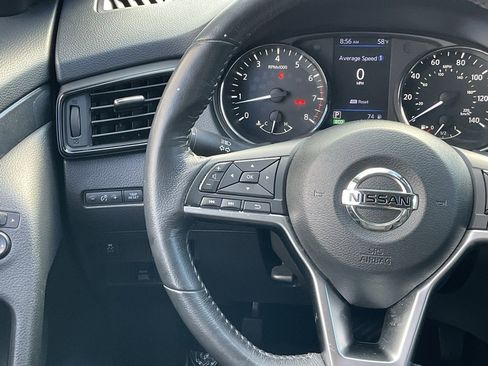Used 2018 Nissan Rogue SV image 39