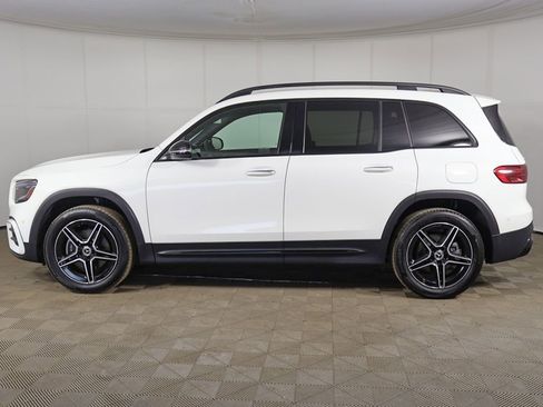Used 2025 Mercedes-Benz GLB 250 4MATIC image 11