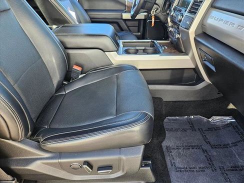 Used 2018 Ford F250 Lariat w/ Chrome Package image 19