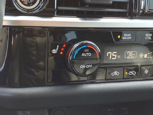 Used 2022 Nissan Pathfinder SL w/ SL Black Package image 19