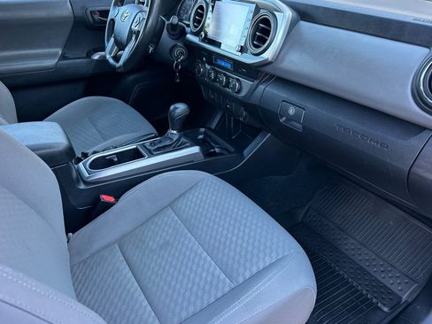 Certified 2022 Toyota Tacoma SR5 AWD/4WD image 14