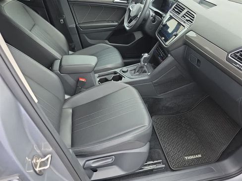 Used 2023 Volkswagen Tiguan SE w/ Panoramic Sunroof Package AWD/4WD image 10