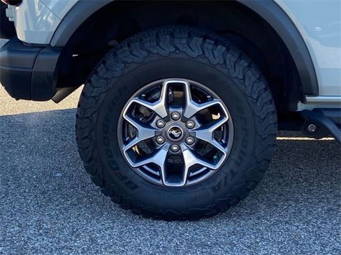 Used 2024 Ford Bronco Badlands image 11