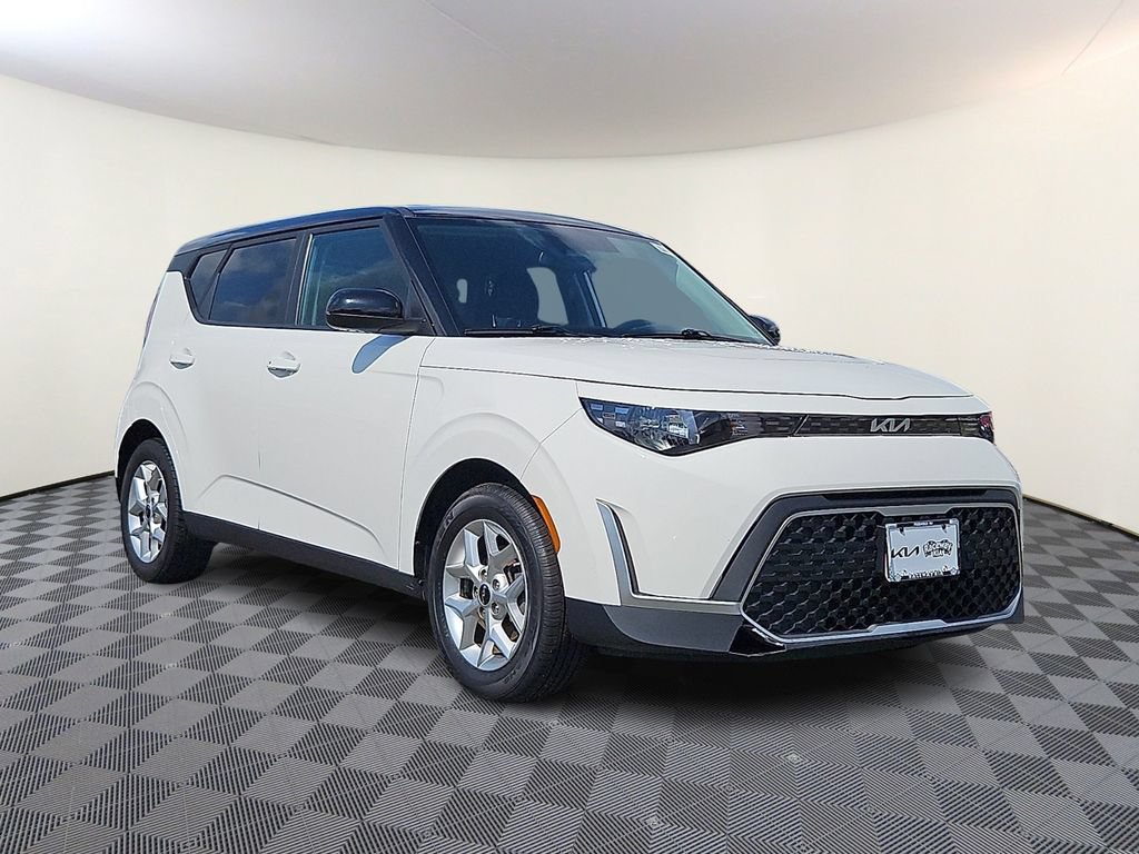 Used 2023 Kia Soul S FWD image 1