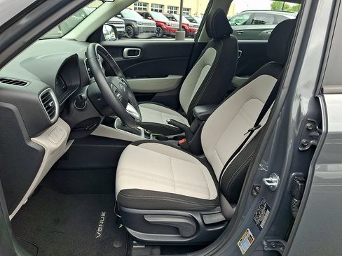 Certified 2024 Hyundai Venue SEL FWD image 17