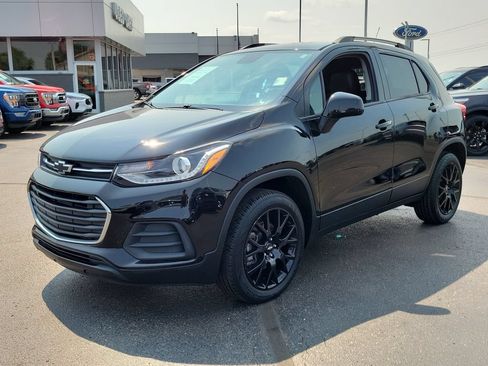 Used 2022 Chevrolet Trax LT w/ Premium Seat Package AWD/4WD image 8