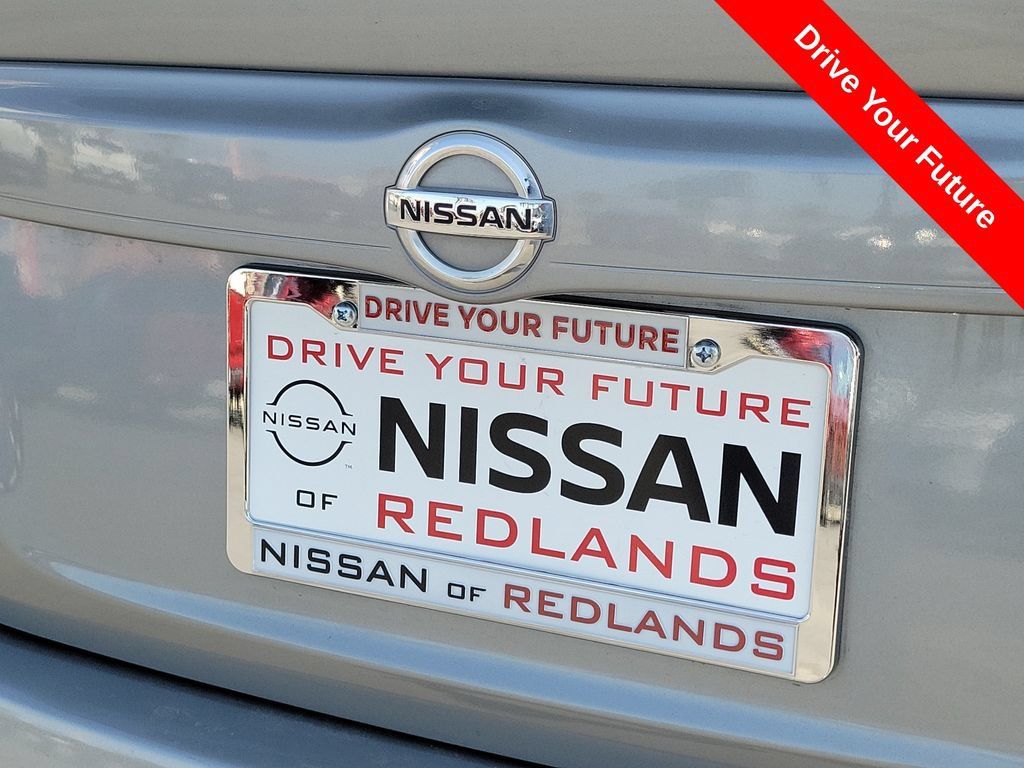 Used 2014 Nissan Versa SV FWD image 27
