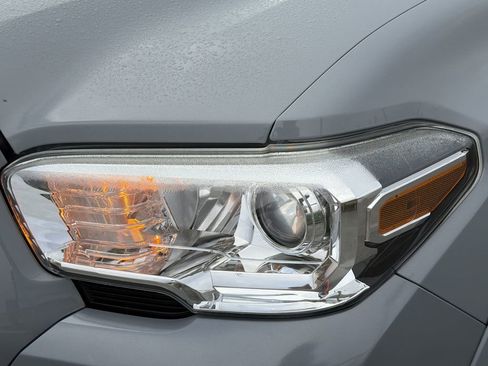 Used 2019 Toyota Tacoma SR5 image 8