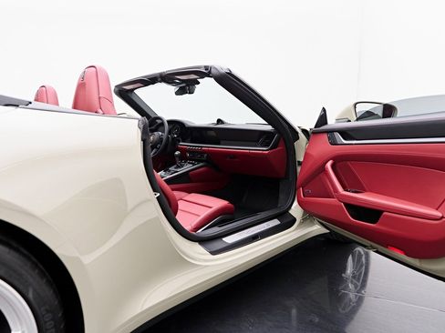 Used 2022 Porsche 911 Carrera S image 35