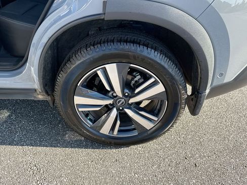 Used 2023 Nissan Rogue SL w/ SL Premium Package image 8