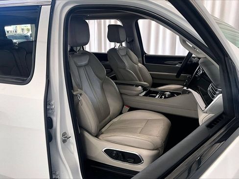 Used 2022 Jeep Wagoneer Series II w/ Premium Group I RWD image 16