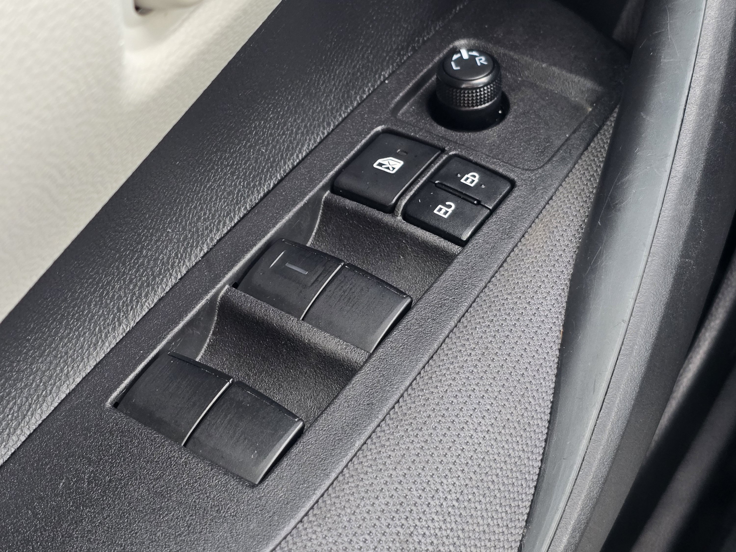 Used 2025 Toyota Corolla LE FWD image 31