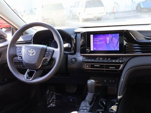 Used 2025 Toyota Camry LE image 13