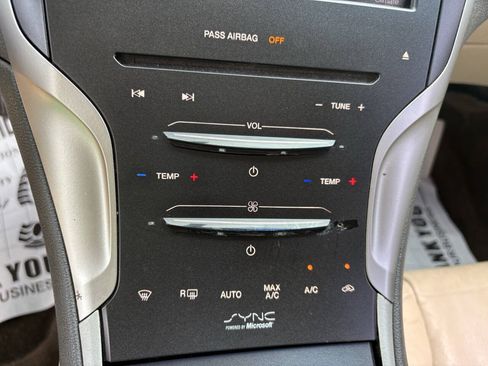 Used 2013 Lincoln MKZ FWD image 25