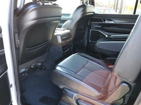 Used 2024 Jeep Wagoneer Series III image 13