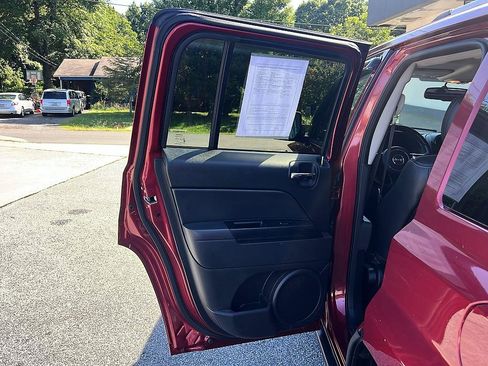 Used 2017 Jeep Patriot High Altitude AWD/4WD image 26