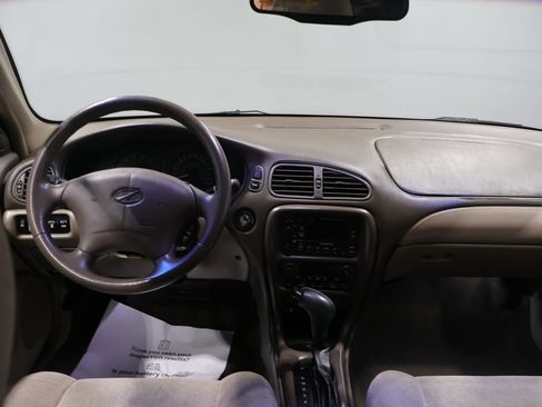 Used 2000 Oldsmobile Intrigue GL FWD image 17