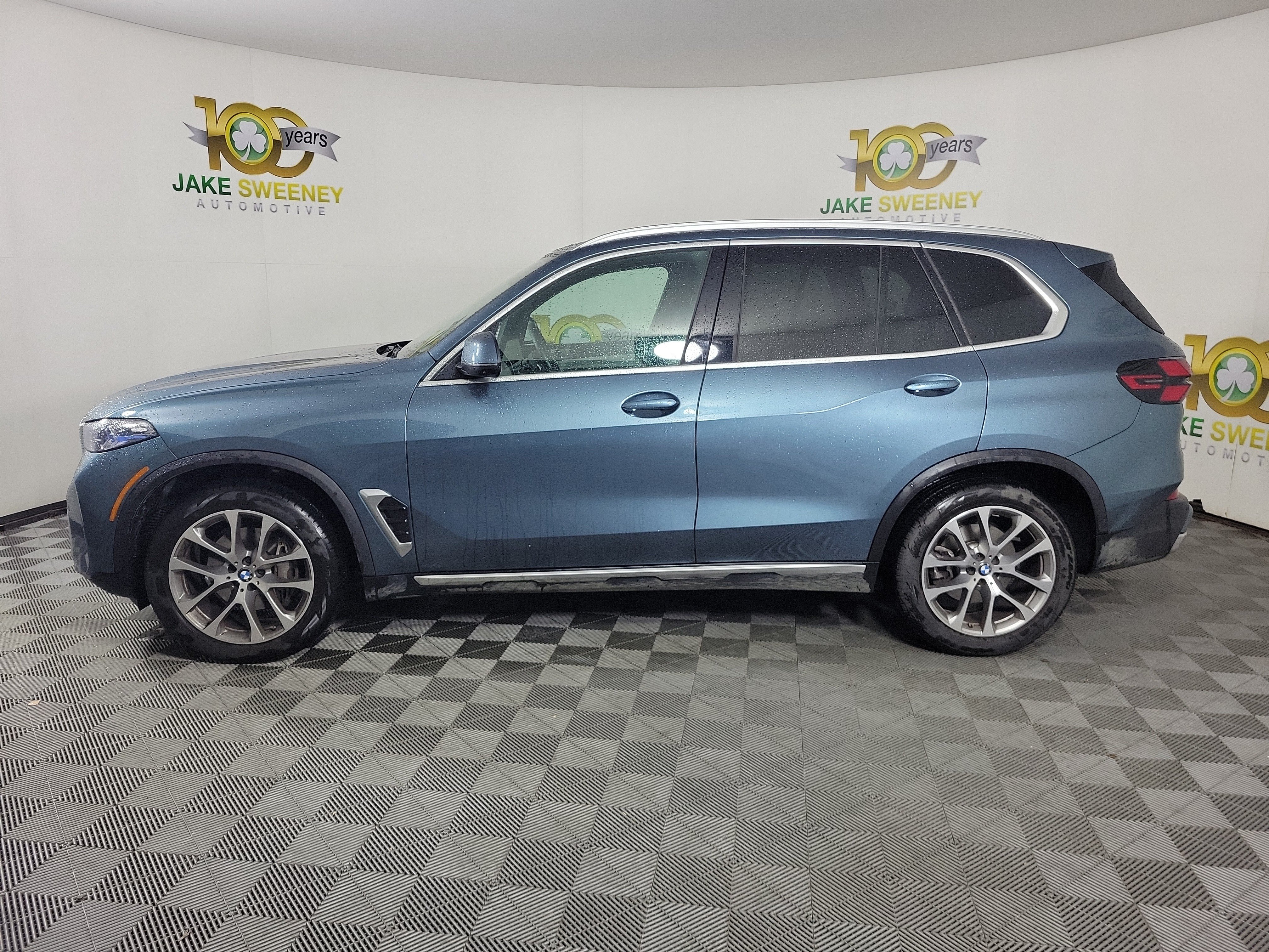 Used 2026 BMW X5 xDrive40i w/ Parking Assistance Package AWD/4WD image 2
