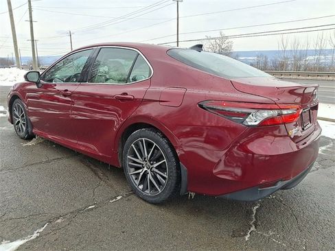 Used 2021 Toyota Camry XLE image 4