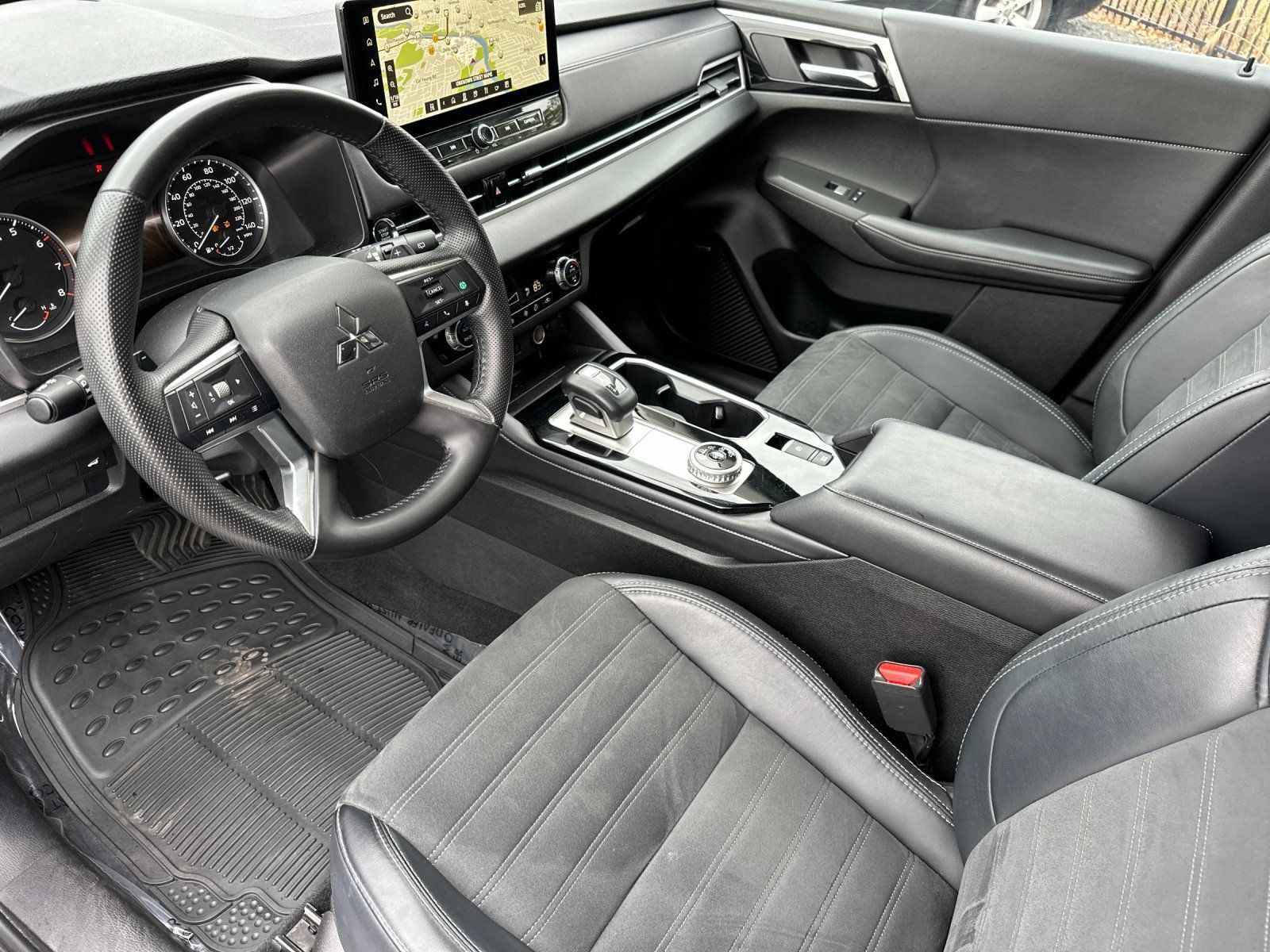 Used 2025 Mitsubishi Outlander SE FWD image 9