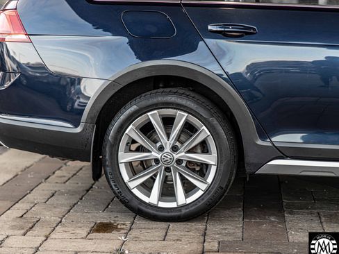 Used 2017 Volkswagen Golf Alltrack S image 11