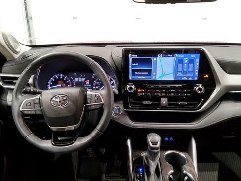 Used 2022 Toyota Highlander Platinum AWD/4WD image 25