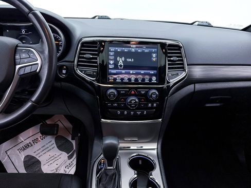 Used 2021 Jeep Grand Cherokee Laredo X image 9