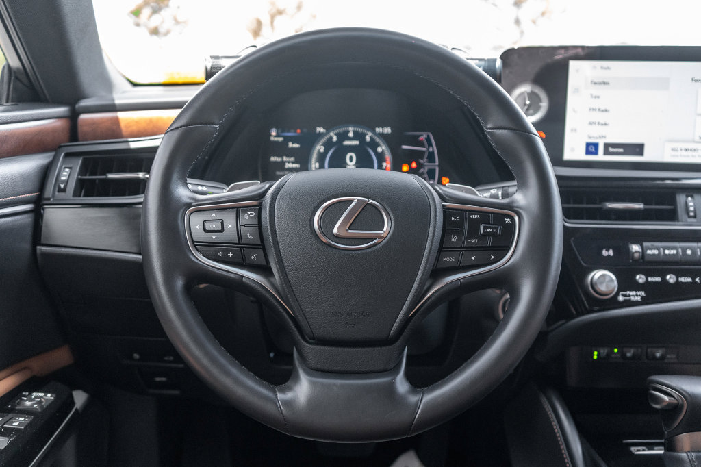 Used 2025 Lexus ES 350 w/ Accessory Package (Z2) FWD image 14