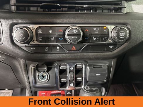 Used 2025 Jeep Wrangler Willys image 15