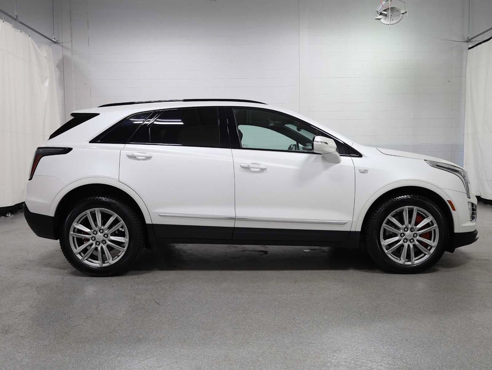 Used 2023 Cadillac XT5 Sportv w/ LPO, Floor Liner Package AWD/4WD image 10