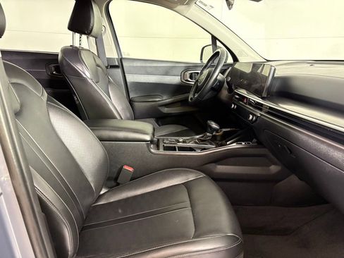 Used 2024 Kia Sorento S image 13