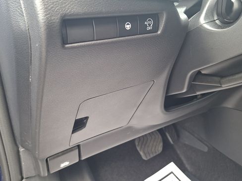 Used 2025 Nissan Kicks SR FWD image 10