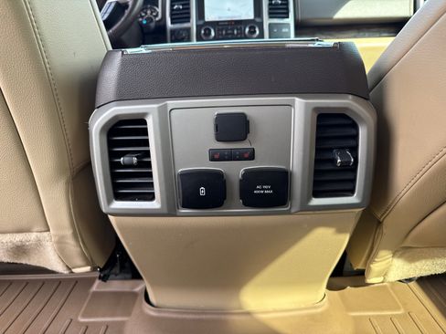 Used 2018 Ford F150 Lariat w/ Equipment Group 502A Luxury image 7