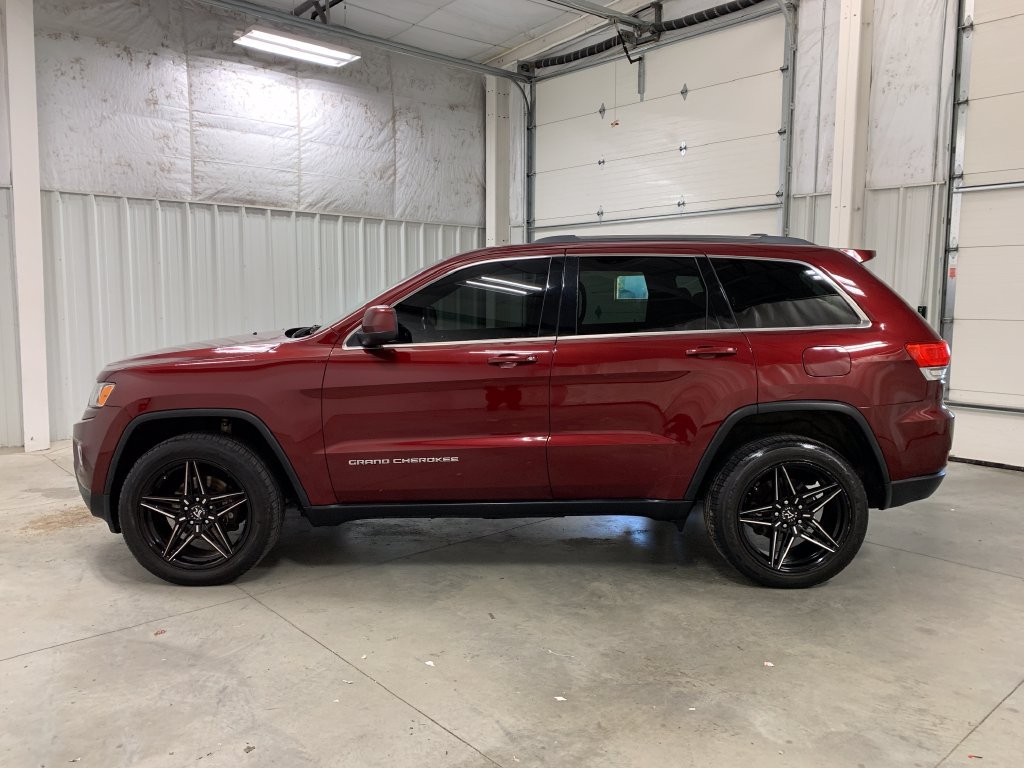 Used 2016 Jeep Grand Cherokee Laredo w/ Quick Order Package 23E AWD/4WD image 3