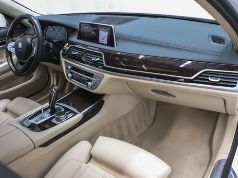 Used 2019 BMW 740i xDrive 740i xDrive image 22