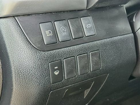 Used 2018 Toyota Highlander XLE AWD/4WD image 12