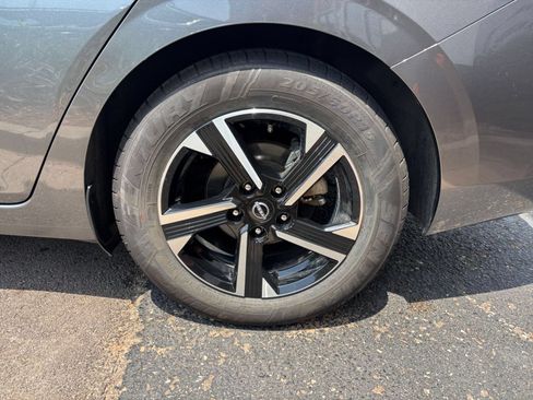 Used 2025 Nissan Sentra SV FWD image 23