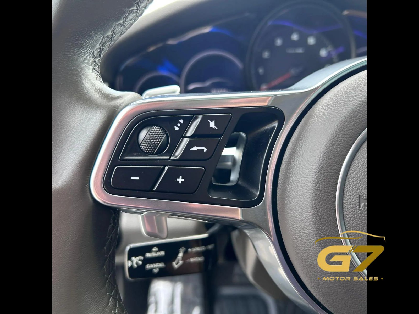 Used 2018 Porsche Panamera RWD image 29