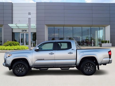 Used 2022 Toyota Tacoma SR5 image 3