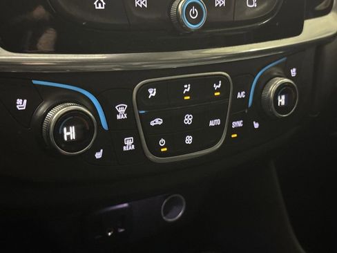 Used 2018 Chevrolet Traverse Premier w/ Driver Confidence II Package FWD image 17