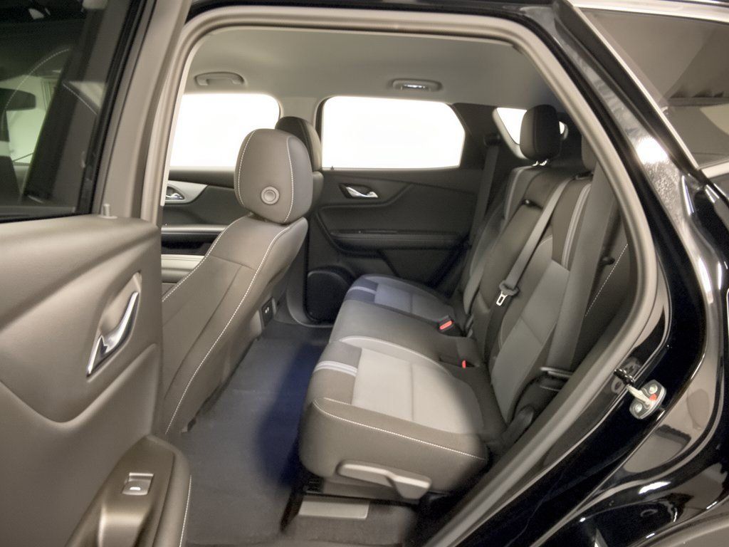 Used 2025 Chevrolet Blazer LT FWD image 25