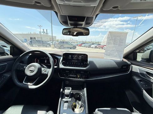 Used 2023 Nissan Rogue Platinum FWD image 17